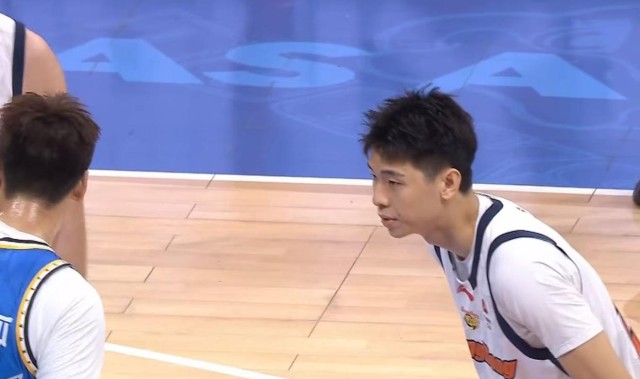 太适合广东队！男篮首发锋线可能离队，这可是杜锋的侧翼答案！